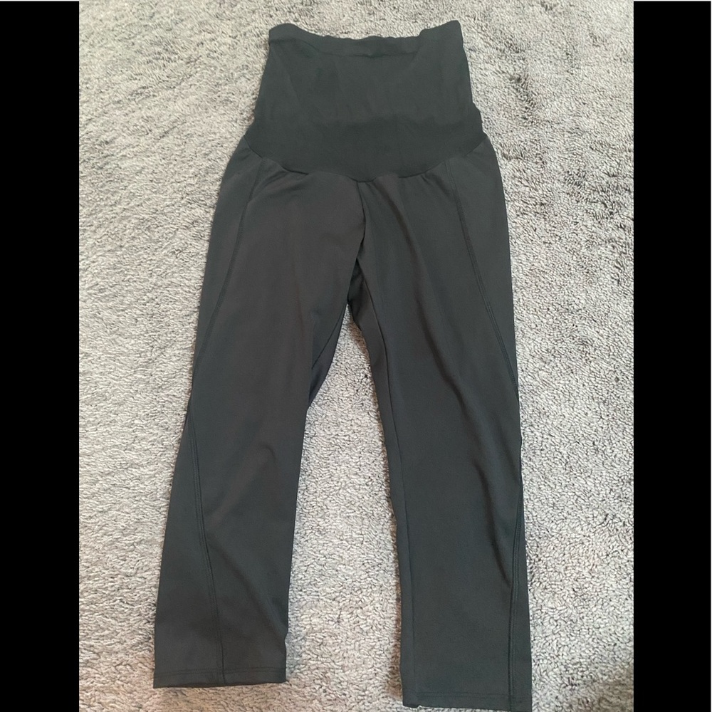 Motherhood Workout Crops